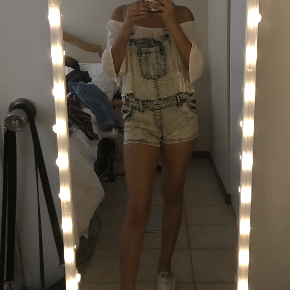 Short overalls